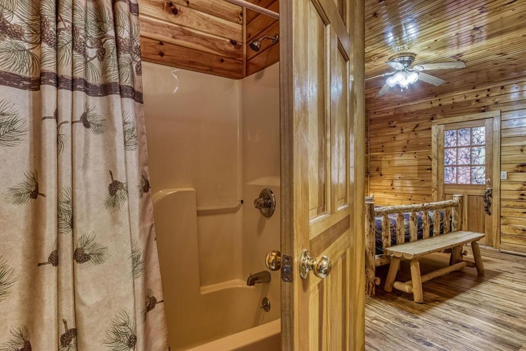 The Nut House, Hot Tub, Game Room, Wifi, 1089 Free Tickets Each Paid Day, Dollywood And More! Pigeon Forge Exteriér fotografie